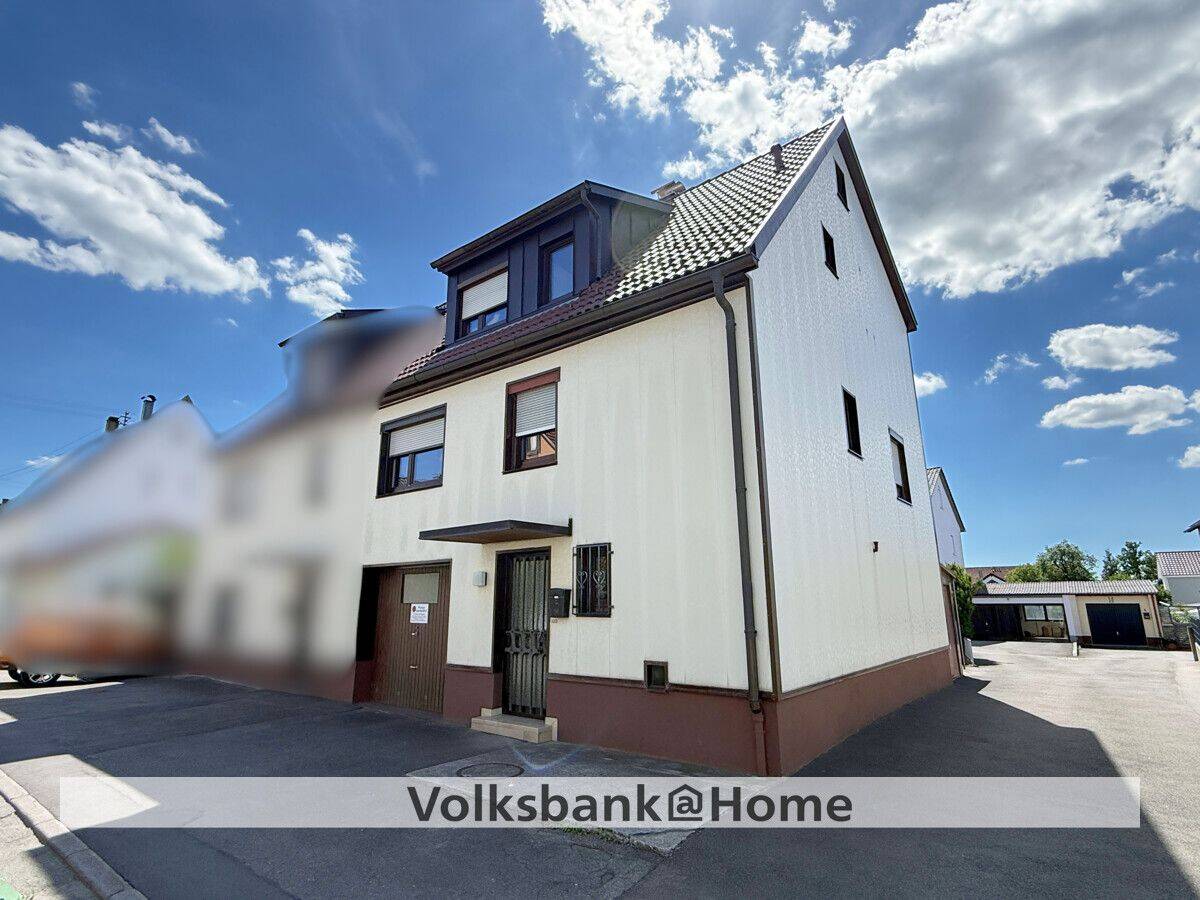 Gepflegte Doppelhaushälfte in Gomaringen mit kleinem Garten und Garage, 72810 Gomaringen