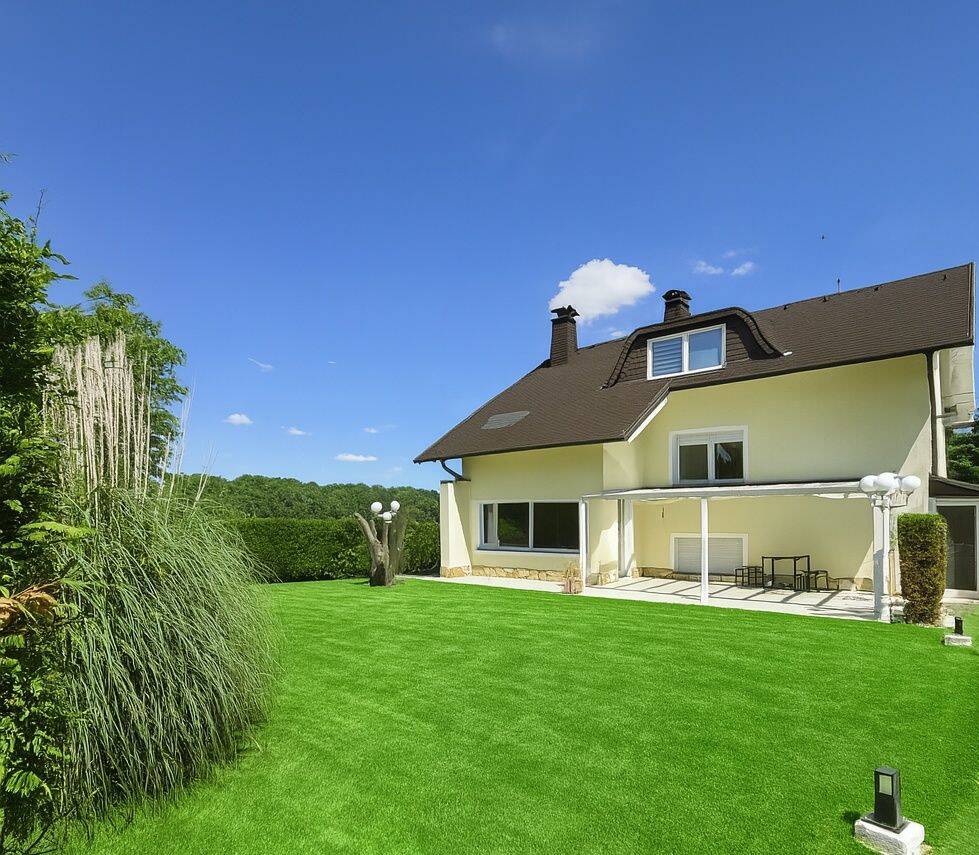 Freistehendes Zweifamilienhaus mit Einliegerwohnung und großem Garten, 50999 Köln (Rodenkirchen Hahnwald Sürth Weiß)