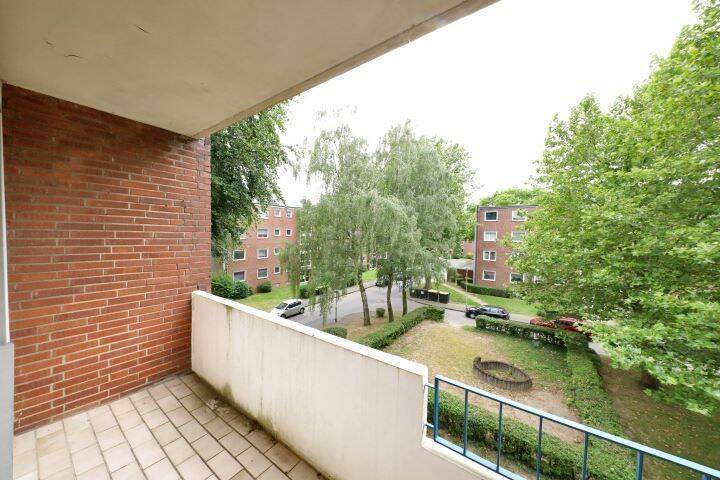 Immobilien Richter: sanierte 4 Zimmer Wohnung mit Balkon in Mönchengladbach, 41179 Mönchengladbach