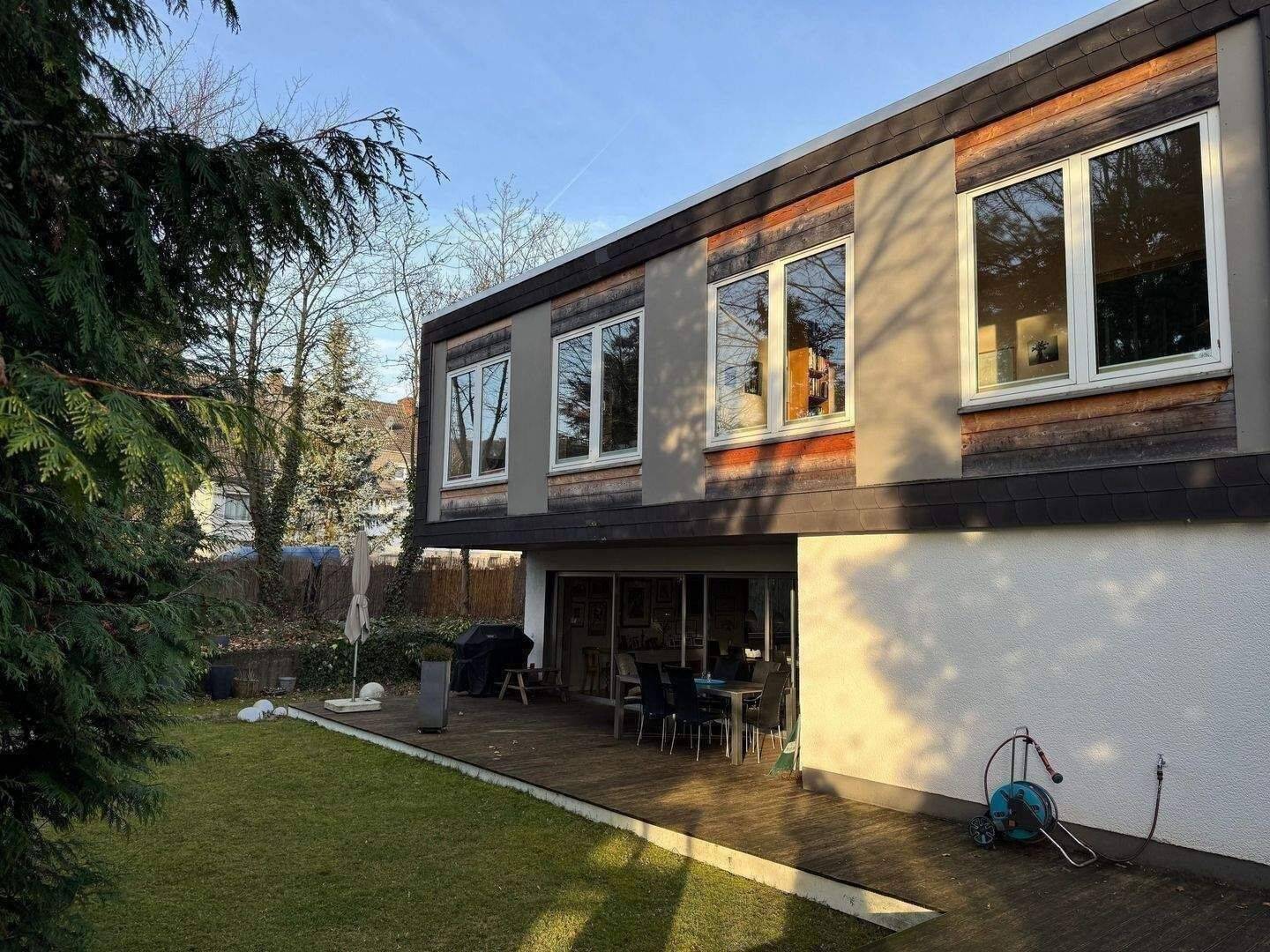 Sanierungsbedürftig. Freistehendes Einfamilienhaus! Grundstückswert ca. 390.000,00 € ! Schloss Wilhelmshöhe und Habichtswald in der Nähe., 34128 Kassel (Harleshausen Jungfernkopf Kirchditmold)