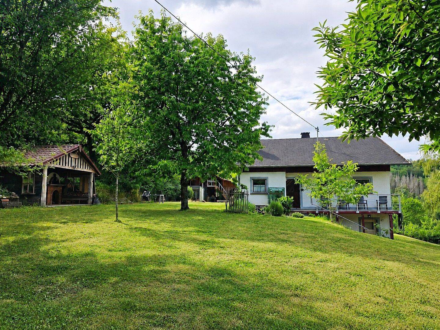 Ihr privates Paradies im Grünen – Wohnhaus mit ca. 5.500 m² Grundstück, Stall und Backhaus, 54316 Lampaden