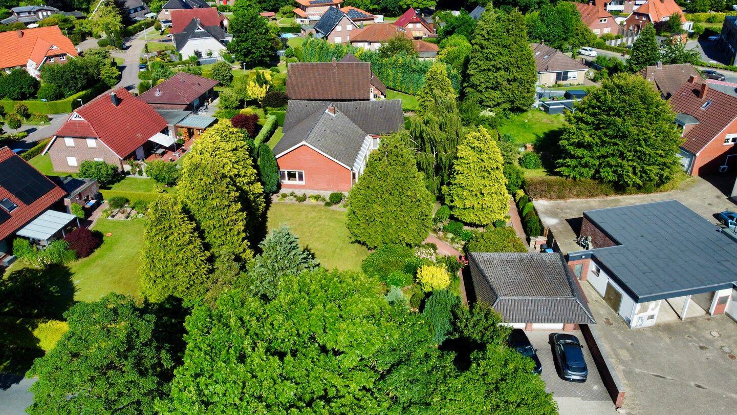 Parkähnliches Grundstück trifft lichtdurchflutetes Wohnen – Einfamilienhaus in Obenstrohe, 26316 Varel