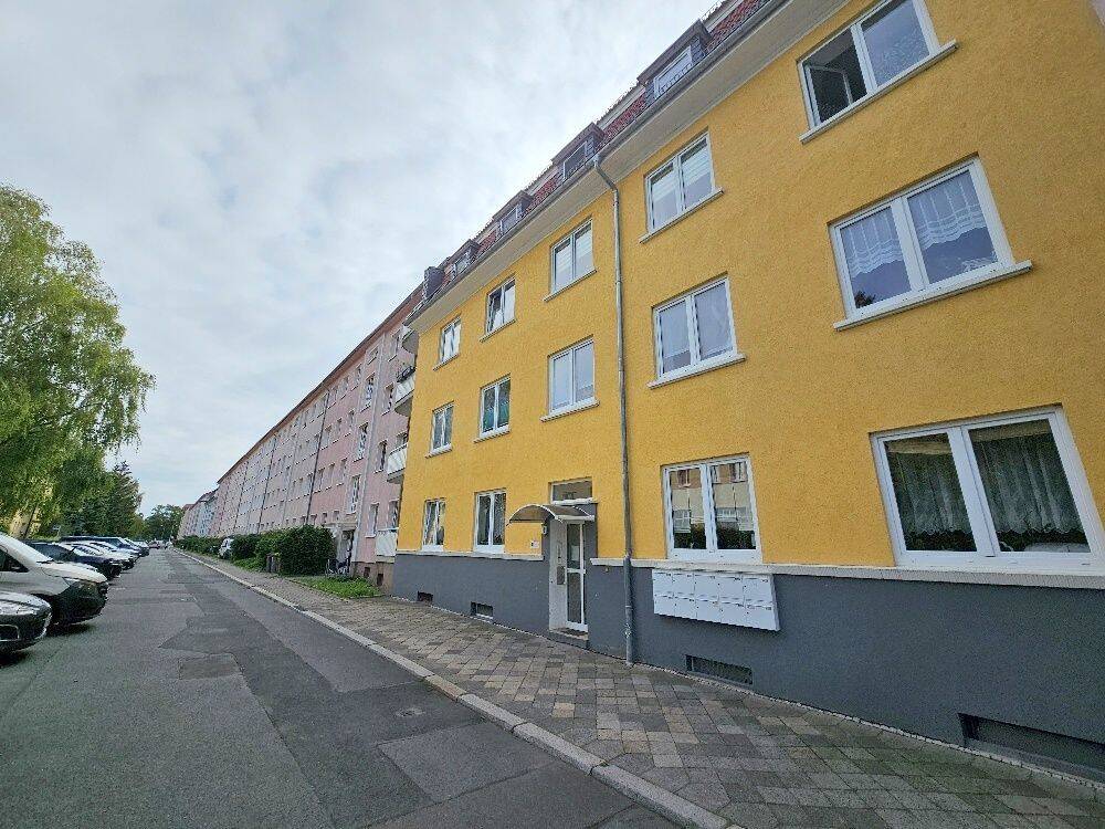 Familienfreundliche 3-Raum-Wohnung mit Balkon – aktuell für Sie in Renovierung!, 99092 Erfurt