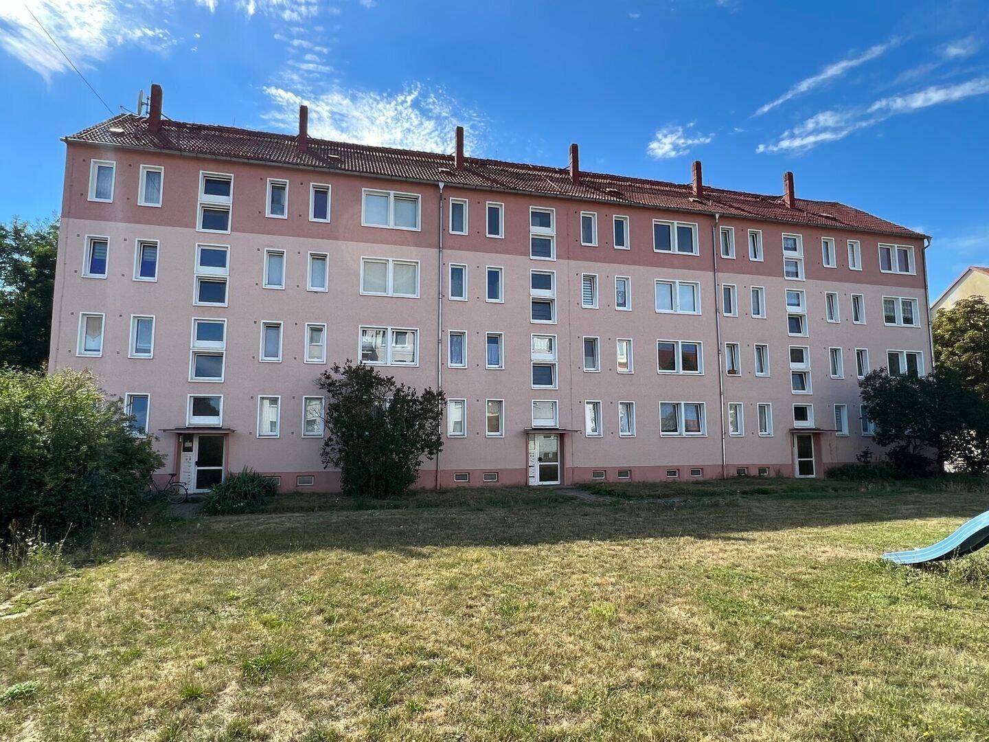 Investieren in die Zukunft: Mehrfamilienhaus mit solider Kaltmiete und einfachem Standard, 6369 Köthen (Anhalt)
