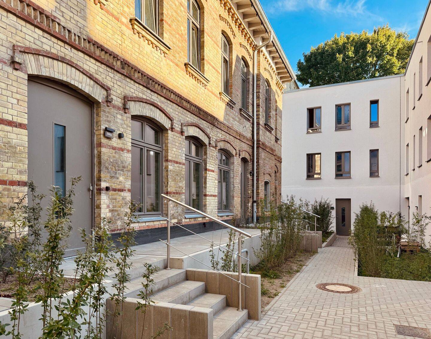 Erstbezug: Charmante Maisonette mit Terrasse in historischer Remise
