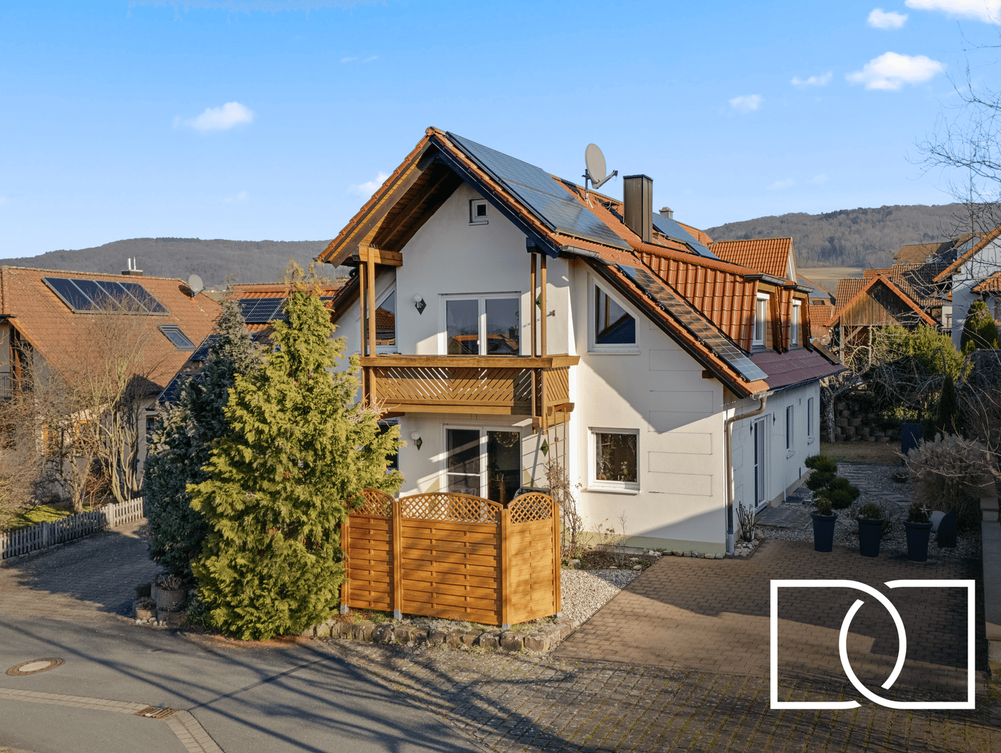 Familienfreundliche Lage! Modernisiertes Einfamilienhaus mit idealer Anbindung und ELW, 96114 Hirschaid