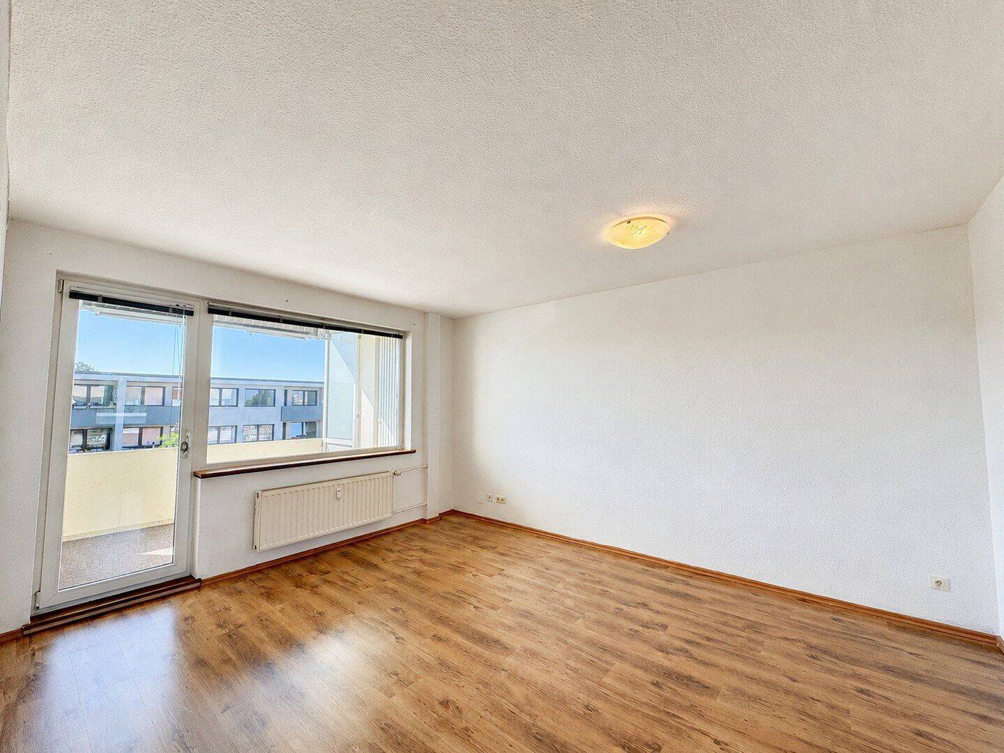 Sofort bezugsbereit: 3-Zimmer-Wohnung mit geschützter Loggia und Einbauküche, 28777 Bremen (Blumenthal Farge Lüssum-Bockhorn Rekum Rönnebeck)