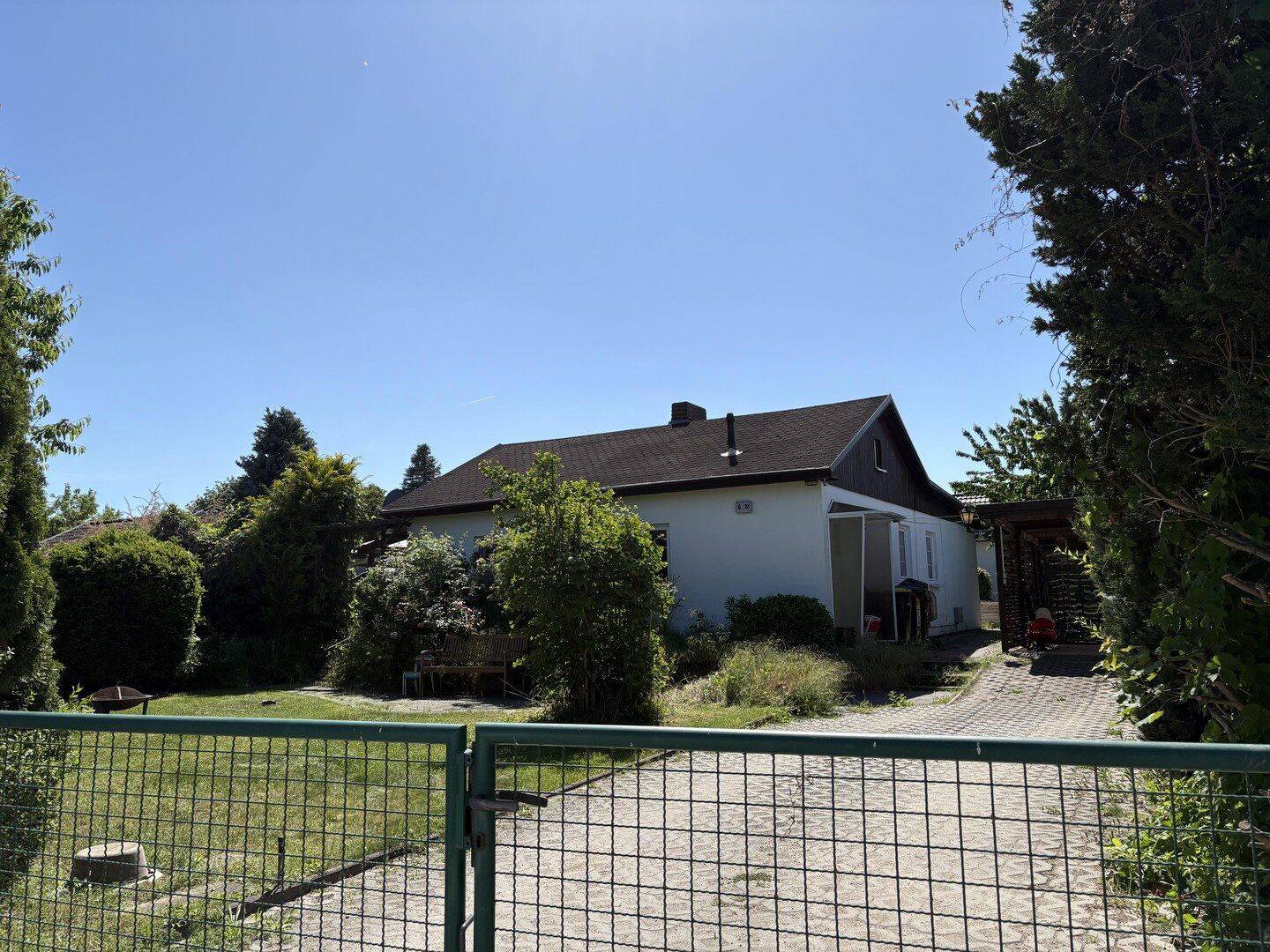 Eigenheim im Grünen – modernisiertes Einfamilienhaus im Bungalow-Stil, 13159 Berlin (Pankow)
