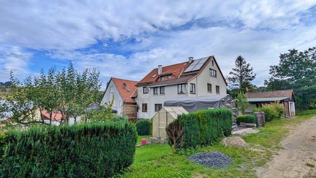 Großes Einfamilienhaus mit Garagen und Carport in Waffenrod., 98666 Schleusegrund