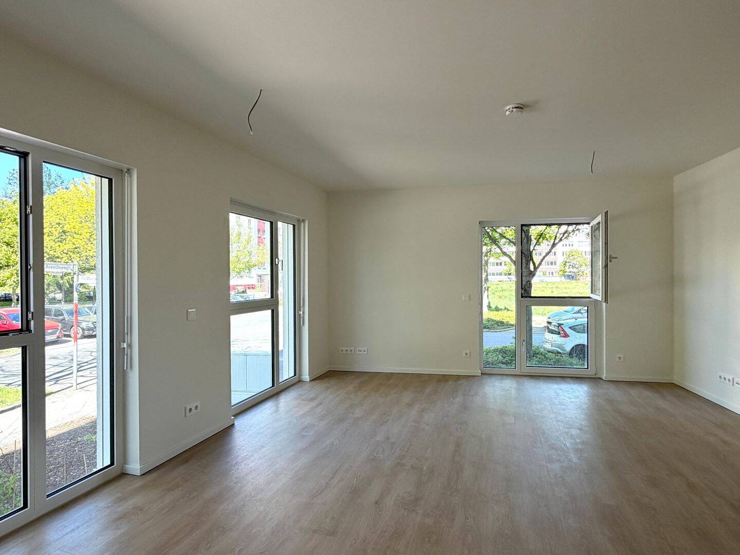 Erdgeschosswohnung mit Komfort und Stil: 3 Zimmer mit Gäste Bad, 13055 Berlin (Lichtenberg Hohenschönhausen Alt-Hohenschönhausen Hohenschönhausen)