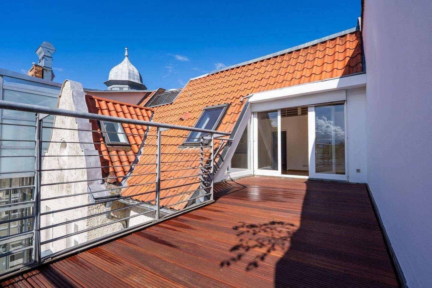 2-Zimmer Dachgeschoss-Wohnung mit Aufzug und Sonnen-Dachterrasse, 13156 Berlin (Pankow Kleingartenanlage Alte Baumschule Niederschönhausen Rosenthal)