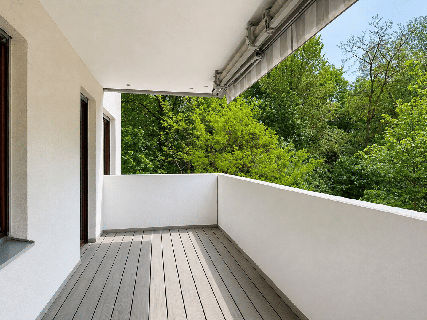 ***RESERVIERT*** Urbanes Wohnen mit Blick ins Grüne: Helle 3- bis 5-Zi.-Whg. mit Süd-West-Balkon und 2 Garagen, 90513 Zirndorf