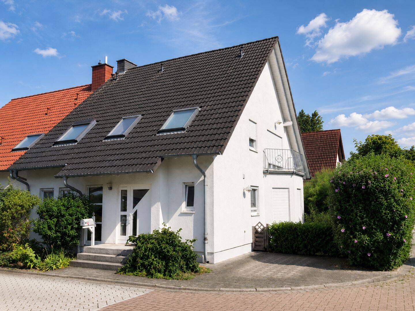 Großzügige Doppelhaushälfte mit Garten, Kamin und Garage in familienfreundlicher Lage, 68766 Hockenheim