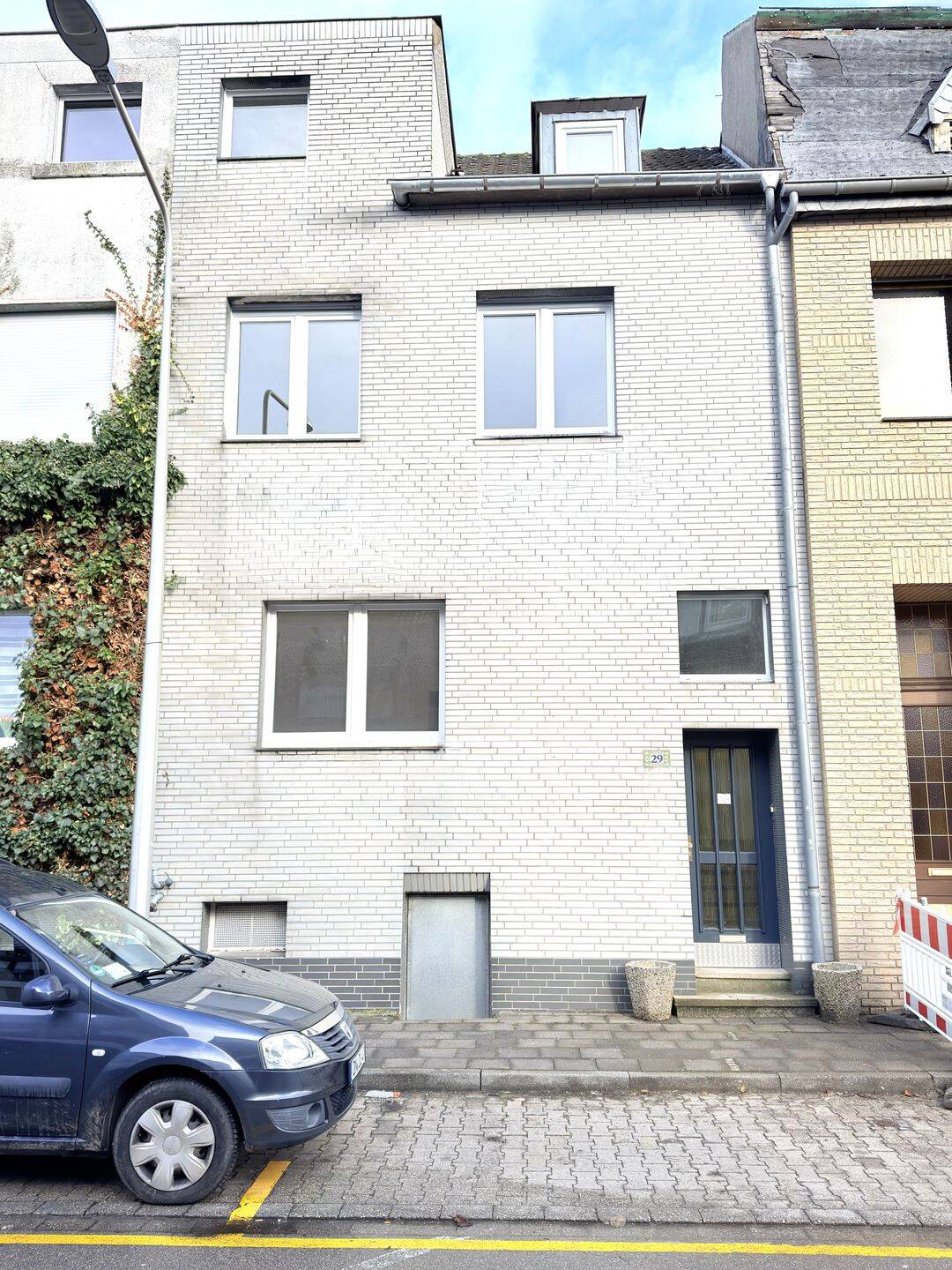 Erstbezug nach Komplettsanierung – Neuzustand, energieeffizient mit Wärmepumpe, kein Hausgeld, Top-Lage, 52353 Düren