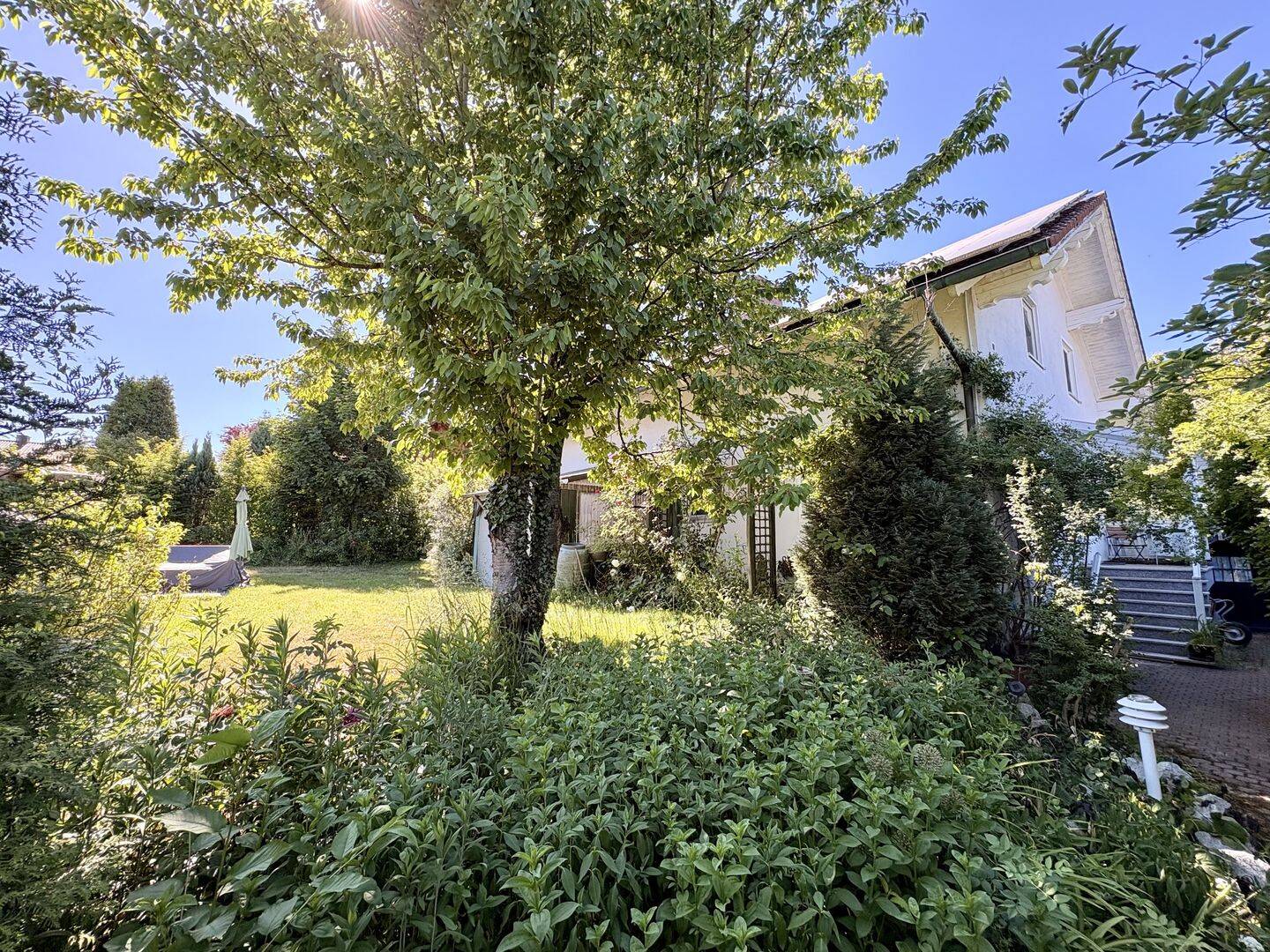 Großzügiges Einfamilienhaus mit bezauberndem Garten in Reisbach, 94419 Reisbach