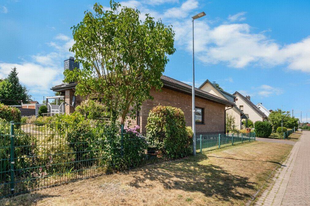 Vollunterkellerter Bungalow mit Wintergarten und Gartenidyll, 28844 Weyhe