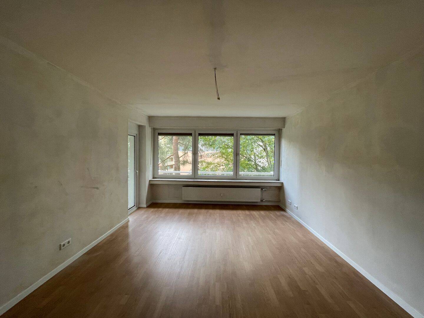 Großzügige 4-Zimmer-Wohnung in ruhiger Lage mit Aufzug im Haus, 91058 Erlangen (Bruck Eltersdorf Erlangen-Süd Sebaldussiedlung Tennenlohe)