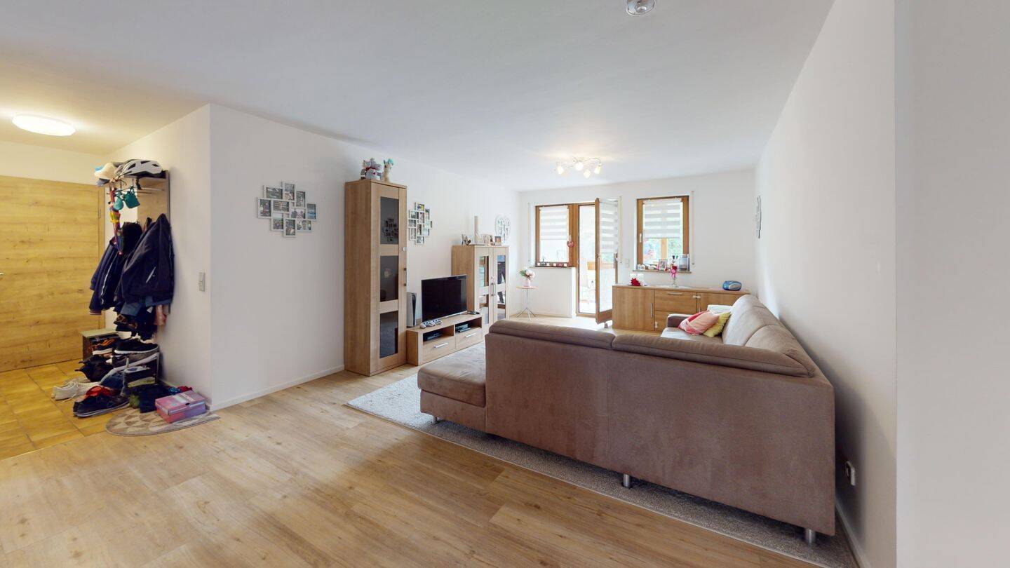 Energetisch Saniert: Großzügige 4-Zimmer-Wohnung mit Wintergarten, 86956 Schongau