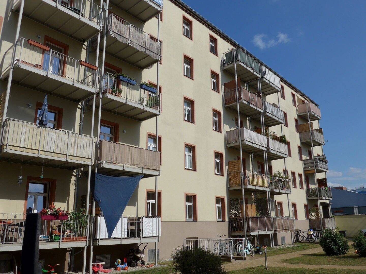 seltene Gelegenheiheit! 4-Zimmerwohnung mit 2-Balkonen in gepflegter Familiefreundlicher Wohnanlage!, 1097 Dresden (Innere Neustadt Leipziger Vorstadt Pieschen-Nord/Trachenberge Äußere Neustadt)