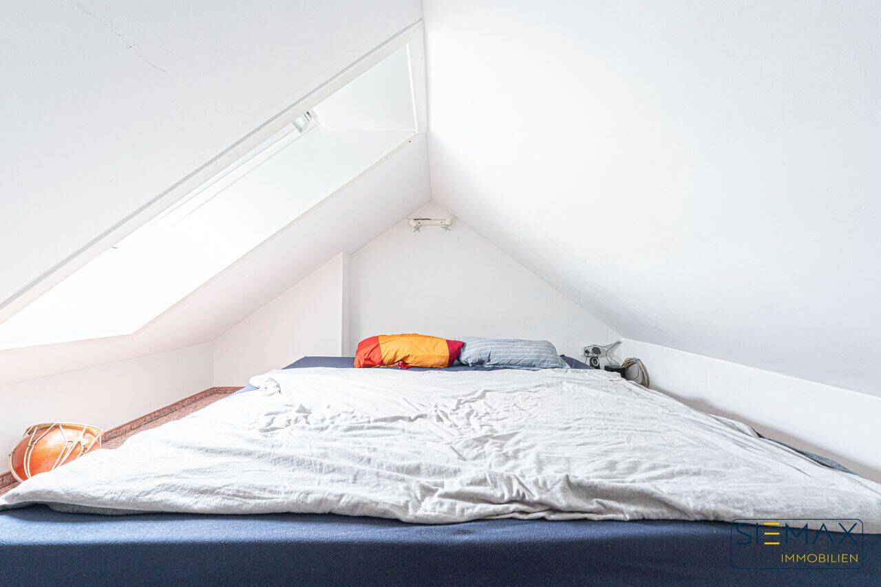 Charmante 2-Zimmer-Wohnung mit ausgebautem Dachspitz – Wohnen mit zusätzlichem Raumgefühl, 82194 Gröbenzell