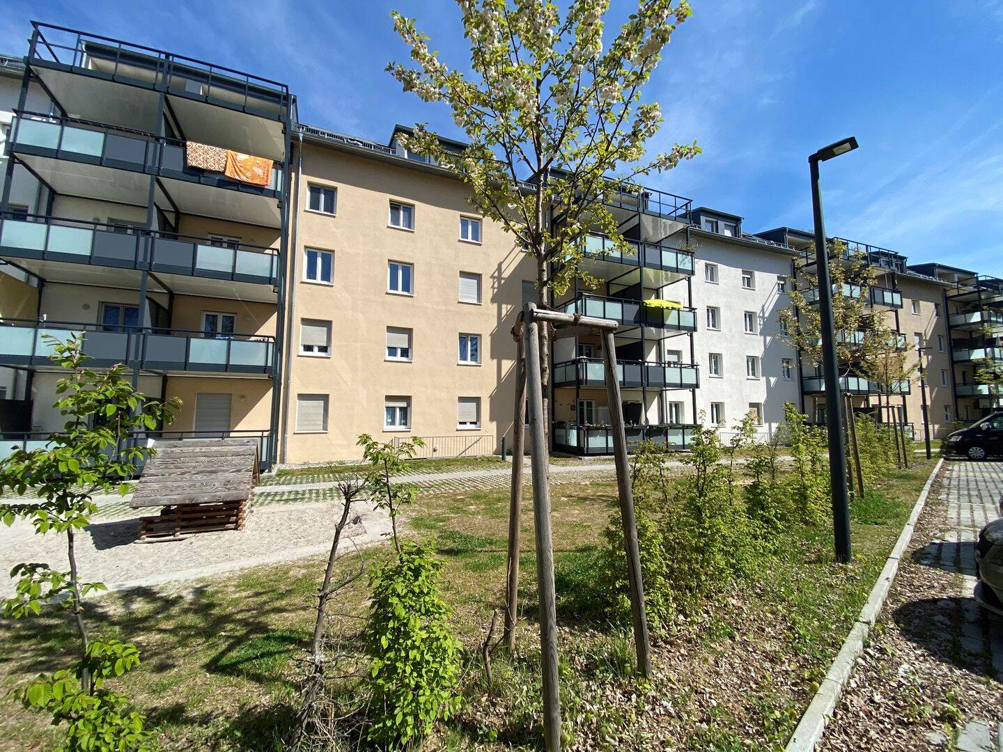 Renovierte 3 Zimmer Wohnung im Erdgeschoss, 70372 Stuttgart (Bad Cannstatt)