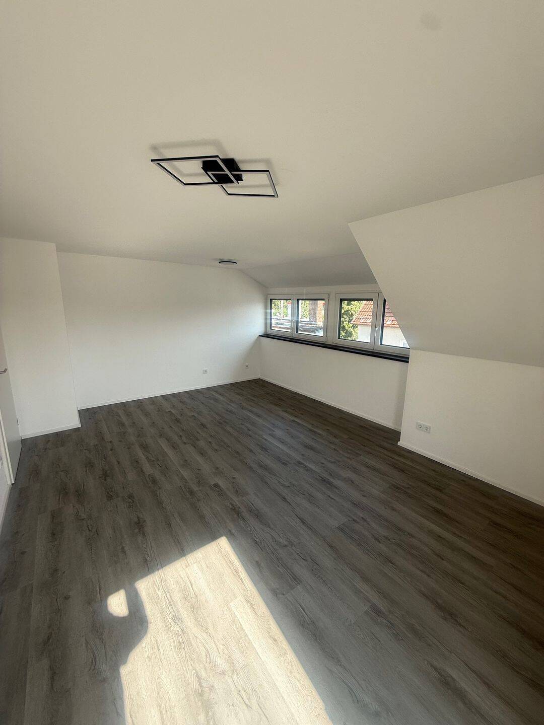 Kernsanierte Dachgeschosswohnung in Neugablonz mit Balkon und Garten., 87600 Kaufbeuren