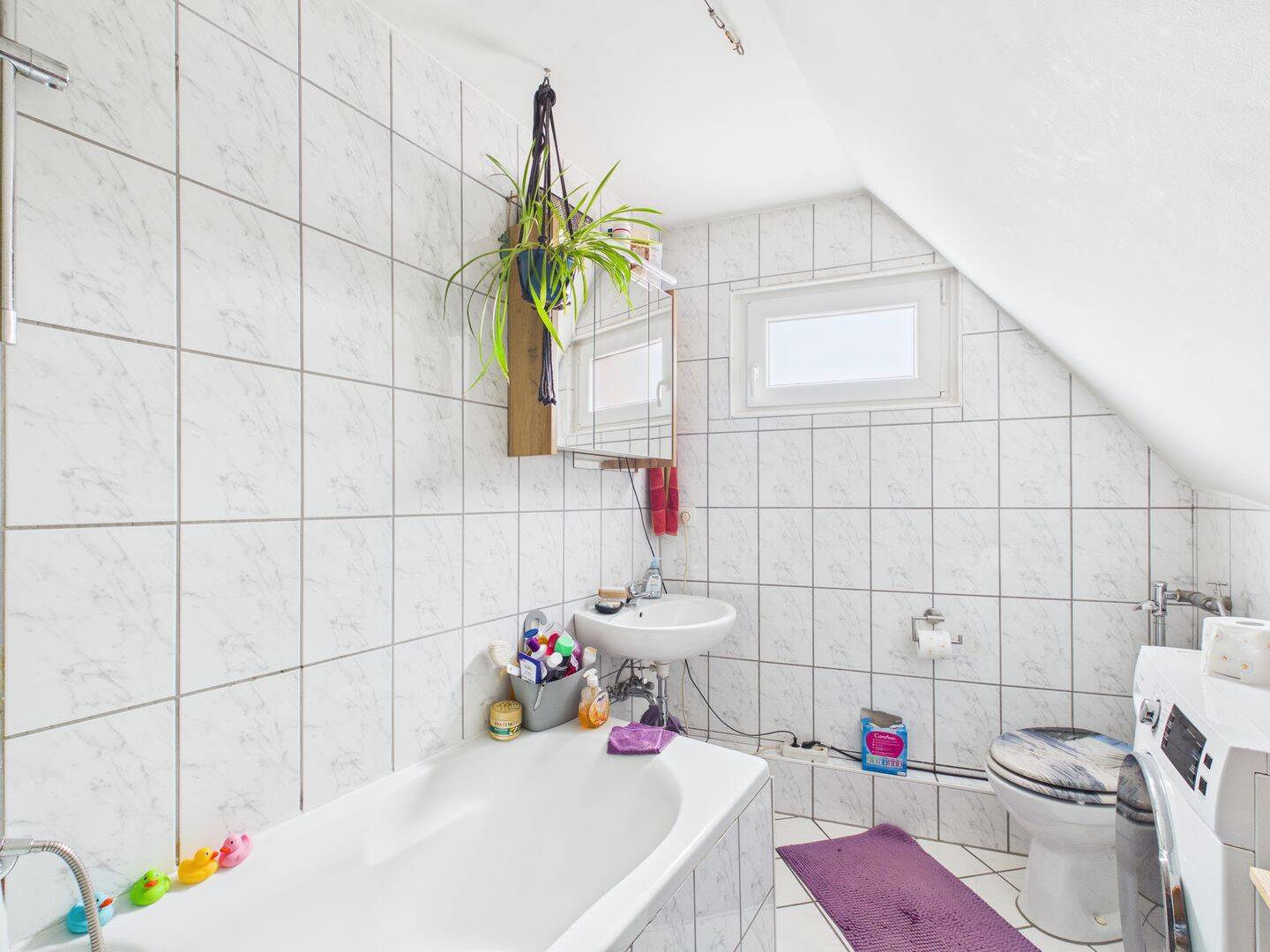 Außergewöhliche 2 Zimmer Wohnung auf 51 m² mitten in Schwabach mit EBK ohne Ablöse und Bad neu!, 91126 Schwabach