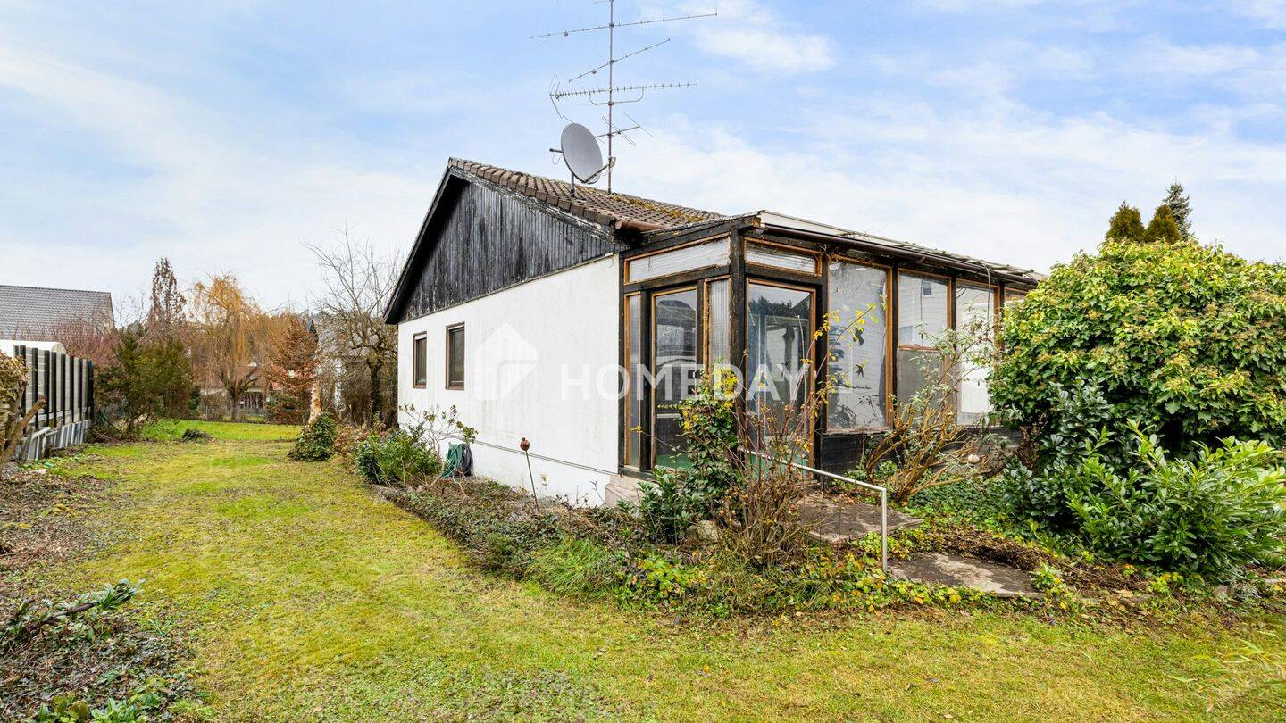 Familienfreundliches Einfamilienhaus mit Wintergarten und ausgebautem Keller in Furth, 84095 Furth