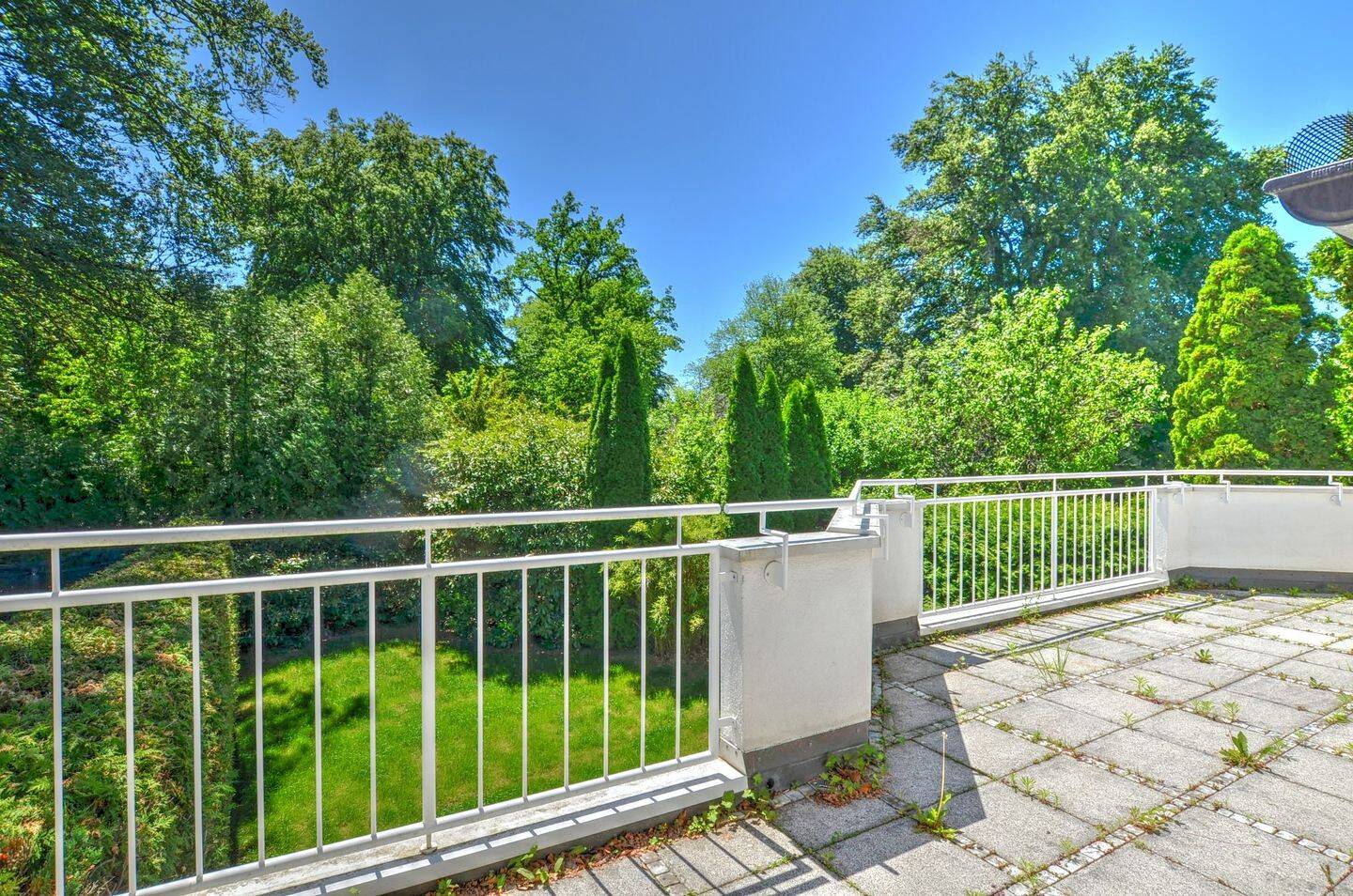 MÜNCHEN-GRÜNWALD: NATURNAHES DACHGESCHOSSJUWEL MIT SONNIGEM WOHNAMBIENTE!, 82031 Grünwald