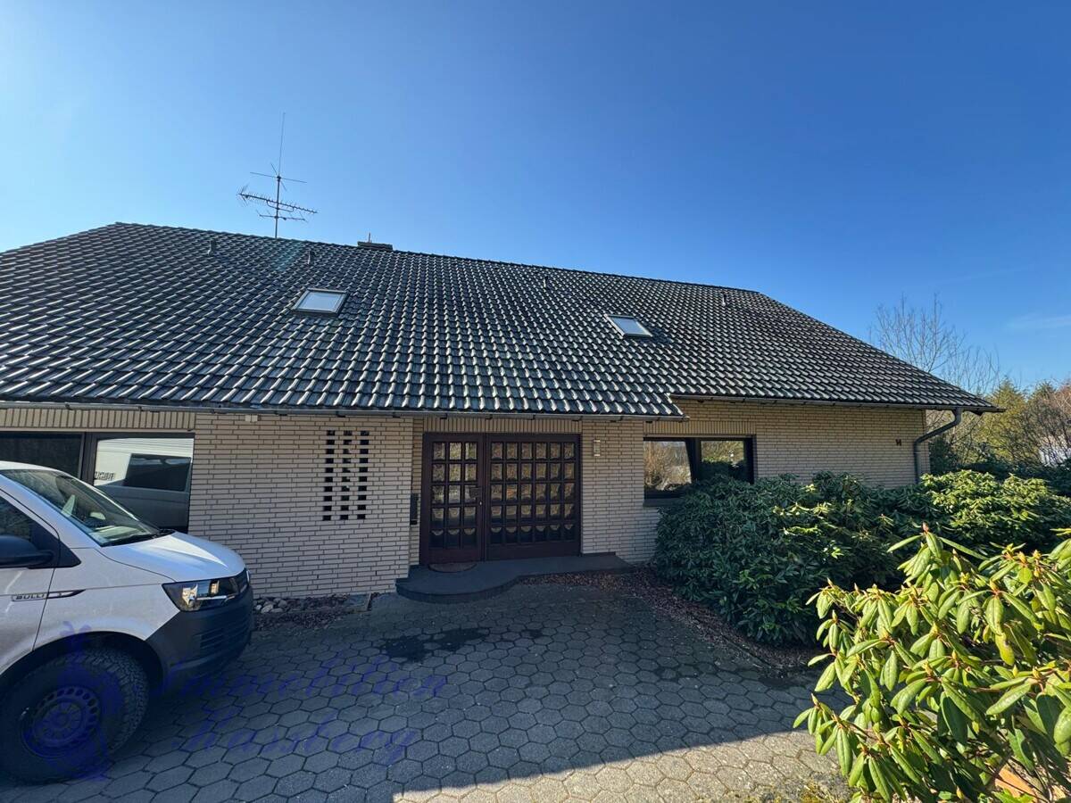 Großzügiges Einfamilienhaus mit 8 Zimmern, 3 Balkonen & idyllischem Ausblick in Lage / Hörste, 32791 Lage