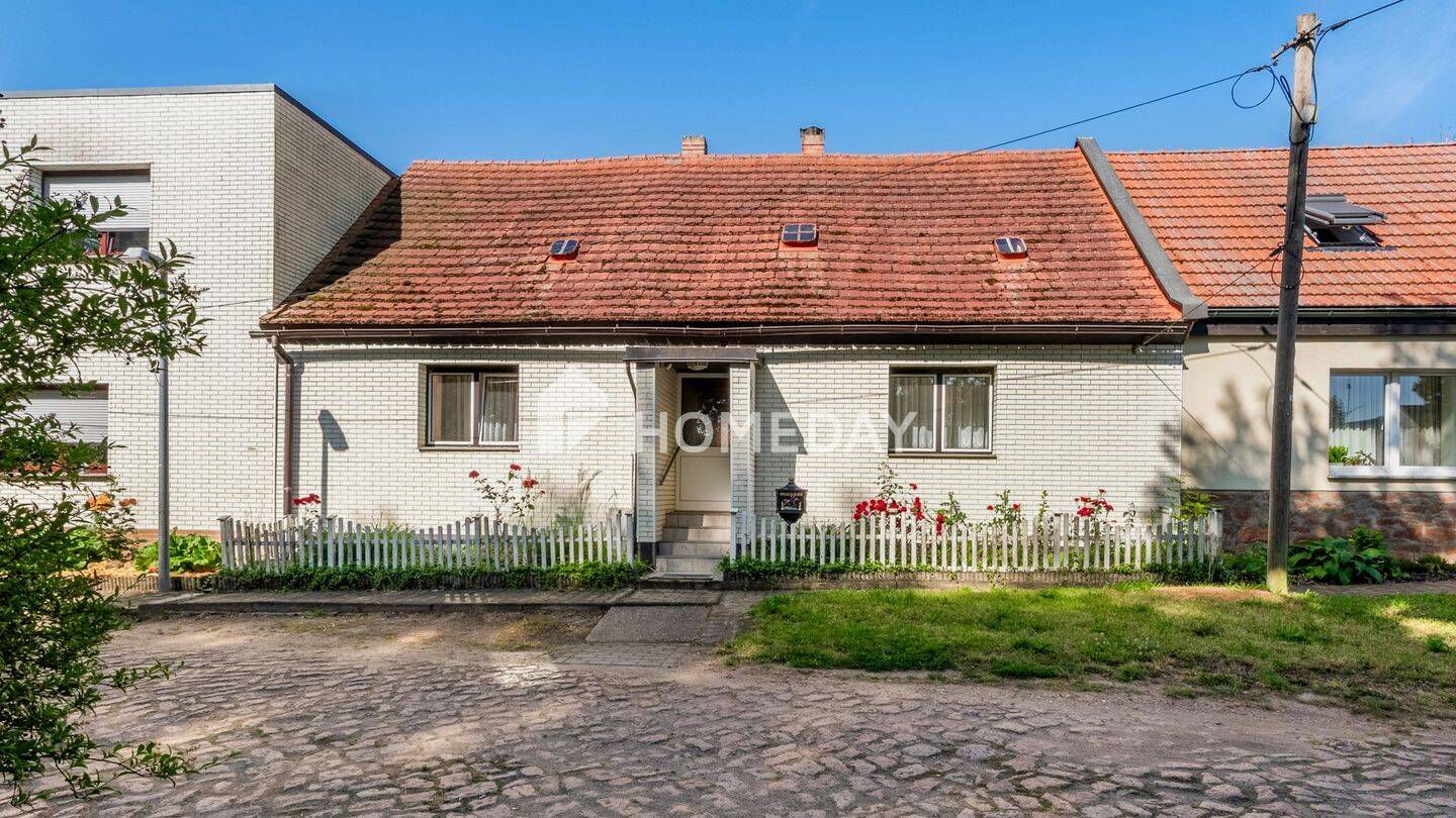 Handwerker aufgepasst: Reihenmittelhaus mit Hof und Nebengebäuden in Beidersee, 6193 Petersberg