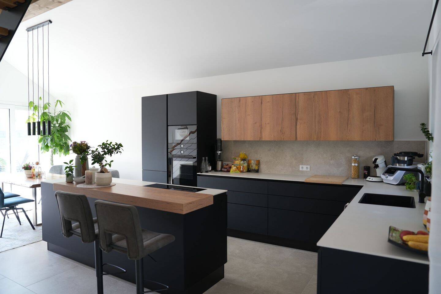 Neuwertige 5-Zimmer Erdgeschosswohnung mit zwei Terrassen und hochwertiger Küche in Hittistetten, 89250 Senden