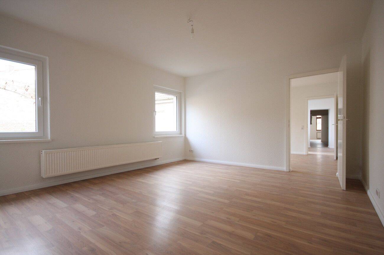 Schöne und großzügige 4,5-Zimmer-Wohnung mit Balkon in bester Citylage von Nauen, 14641 Nauen