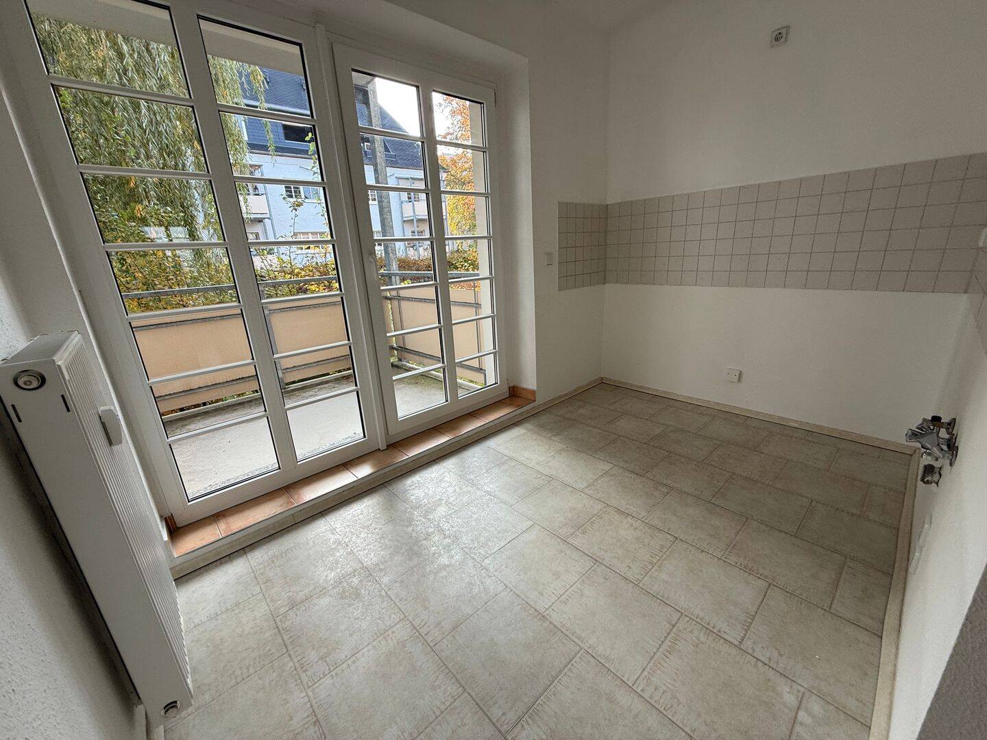 Frei ab 1.11.26 !Schlafniesche – West-Balkon – Wanne, 9127 Chemnitz