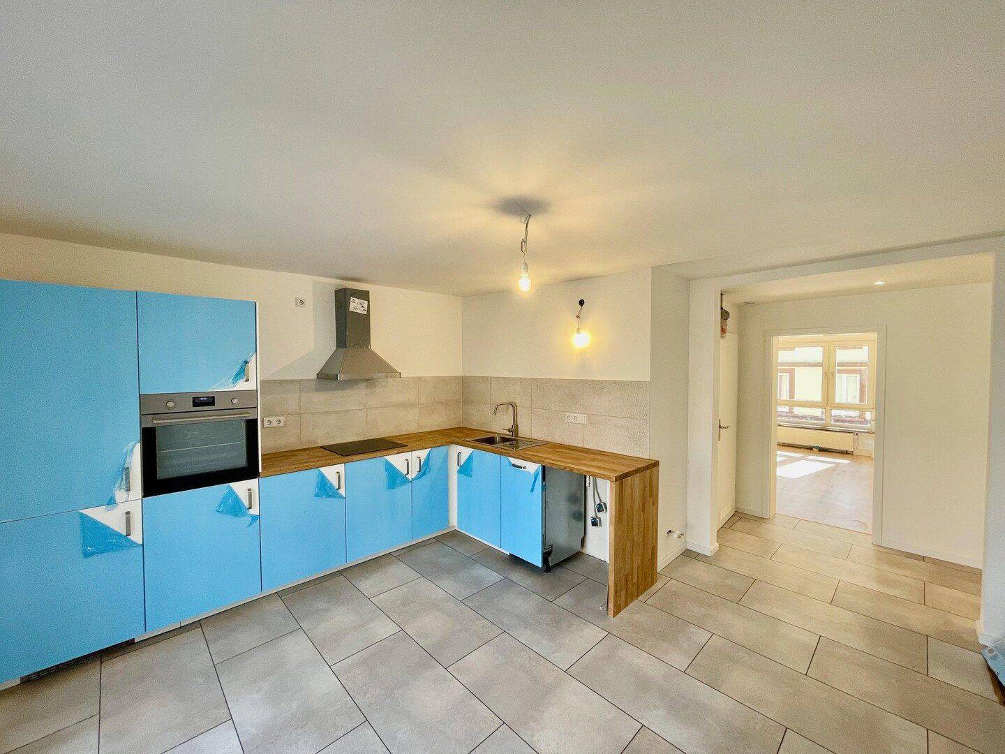 Wunderschöne 2-Zimmerwohnung – frisch renoviert / zentral & ruhig / mit großer Wohnküche & Balkon, 67655 Kaiserslautern (Innenstadt)