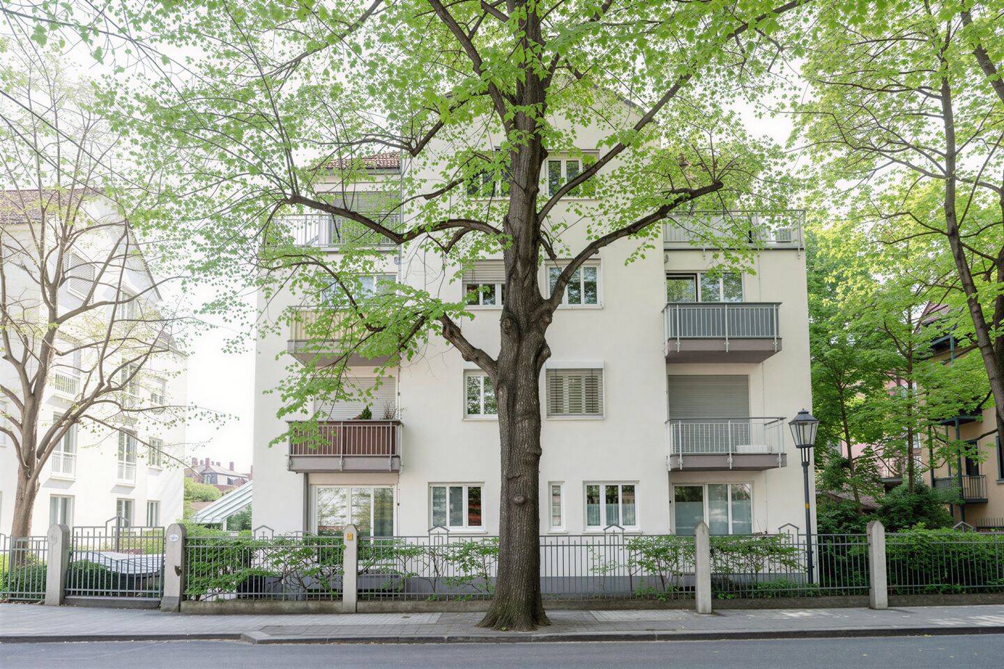 +++ Bezugsfreie 2-Zimmer-Wohnung mit Balkon, EBK und Tiefgarage mitten im grünen Trachau +++, 1129 Dresden (Hellerberge Pieschen-Nord/Trachenberge Trachau)