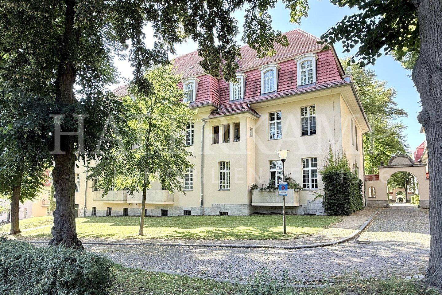 Ruhig und Solide! Single Apartement mit Stellplatz in Buch – Bezugsfrei!, 13125 Berlin (Pankow Buch Französisch Buchholz Karow)