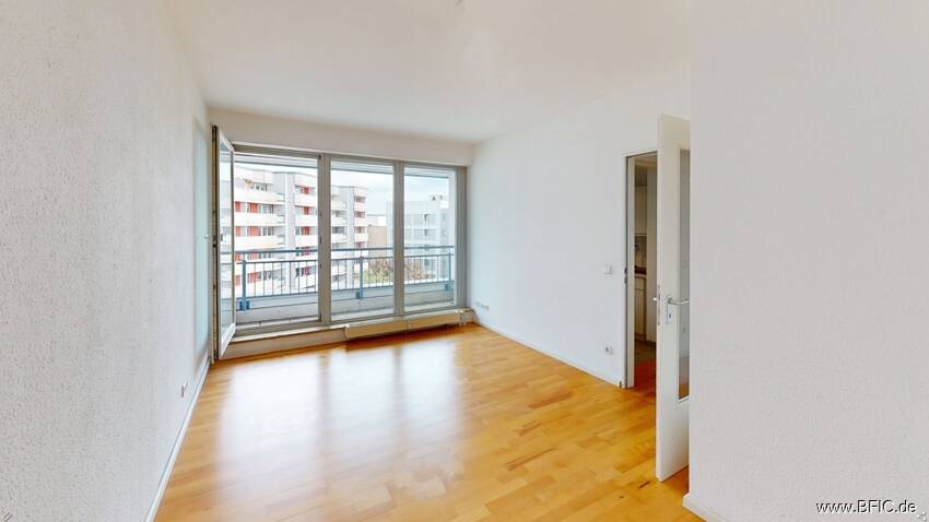 Berlin for 2 years: quiet, central 2 rooms, 6th floor balcony, kitchen, bathroom, start November, 10117 Berlin (Mitte)
