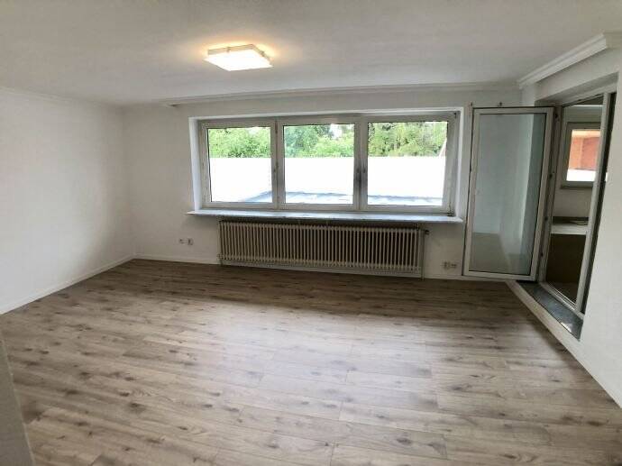 Offene, helle 4,5-Zimmer-Wohnung in der 1. Etage mit Balkon, sucht neue Bewohner!, 22941 Bargteheide