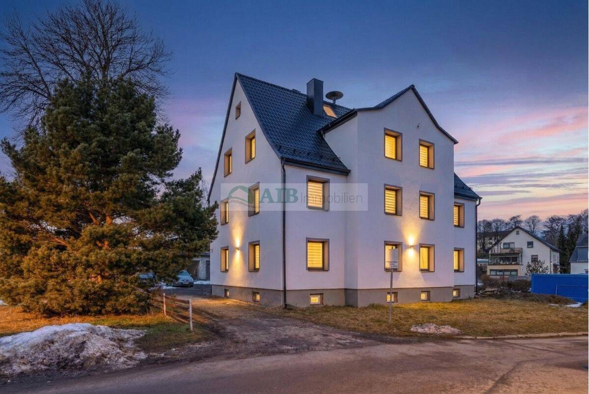 Hochwertig modernisiertes Mehrfamilienhaus mit solider Rendite und Panoramablick, 9496 Marienberg