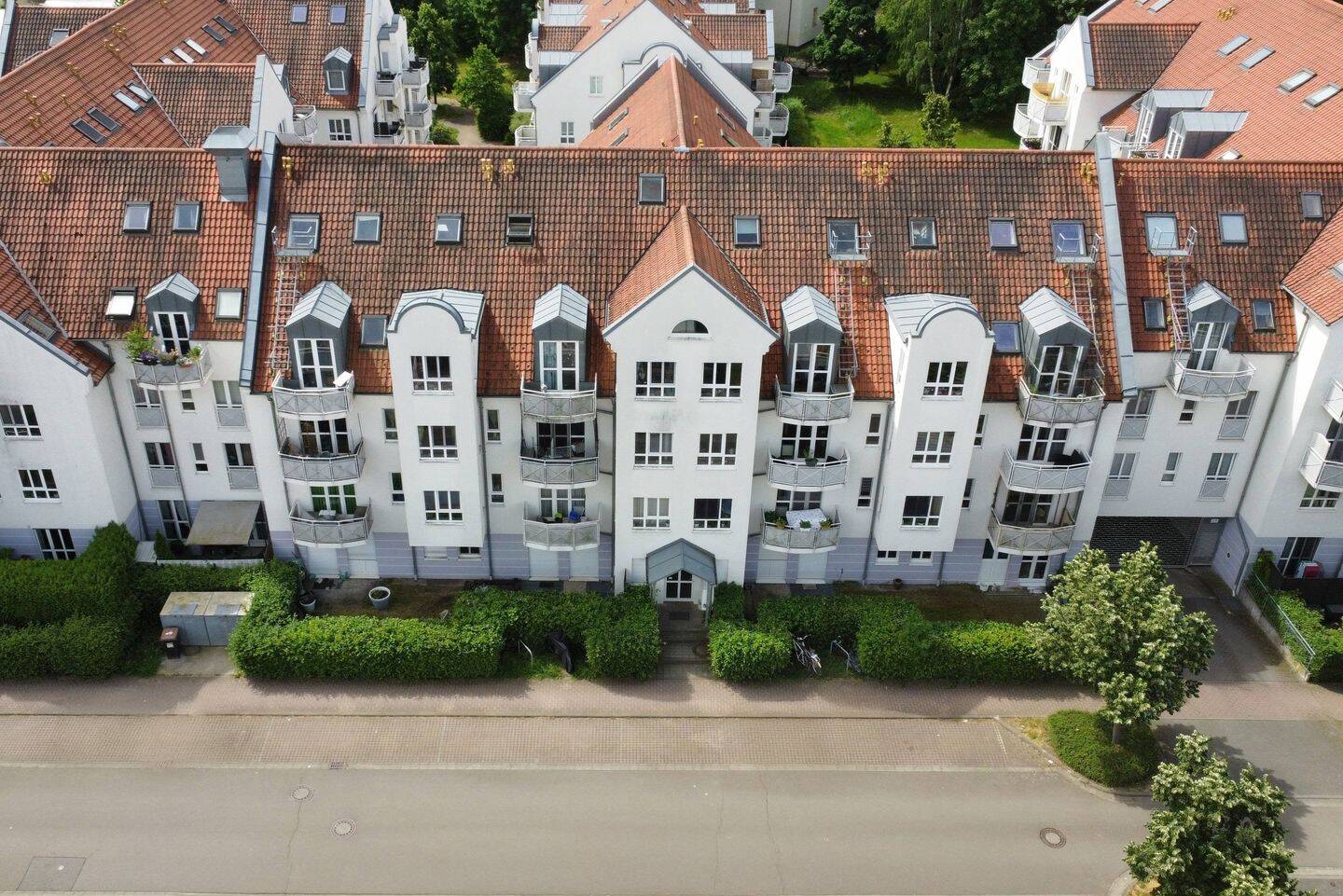 IMMOBILIENPAKET DER BESONDEREN ART: 2 Maisonette-Wohnungen mit Balkonen und TG-Stellplätzen, 4288 Leipzig (Holzhausen Liebertwolkwitz)