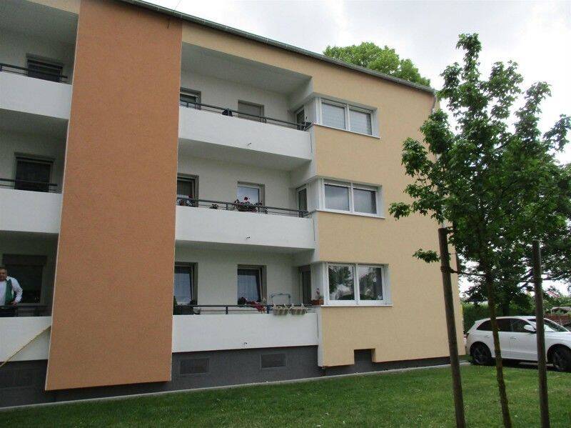 Ruhig, bezugsfertig & großzügig: Attraktive 4-Zimmer-Wohnung mit Balkon für Ihre Familie, 84032 Landshut (Industriegebiet Wolfgang)
