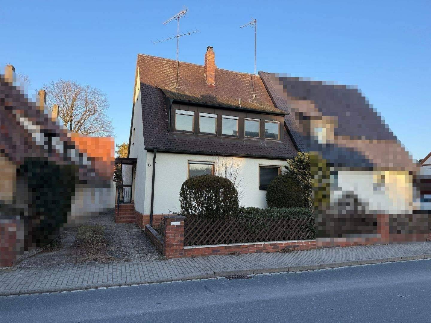 Stark sanierungsbedürftige Doppelhaushälfte für RENOVIERUNGSPROFIS, 91088 Bubenreuth