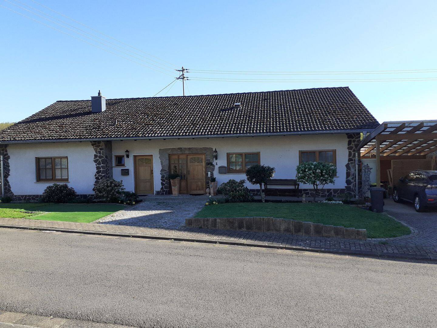 Ein/Mehrfamilienhaus mit Carport, 66701 Beckingen