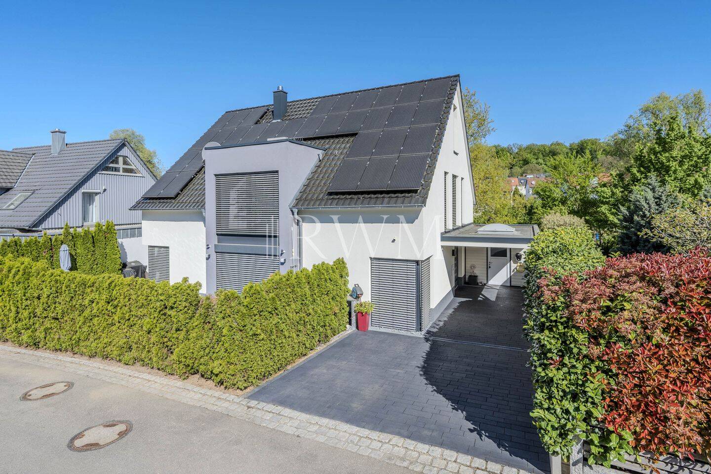Exklusives Einfamilienhaus mit Pool, PV-Anlage und Wärmepumpe in Großbettlingen, 72663 Großbettlingen