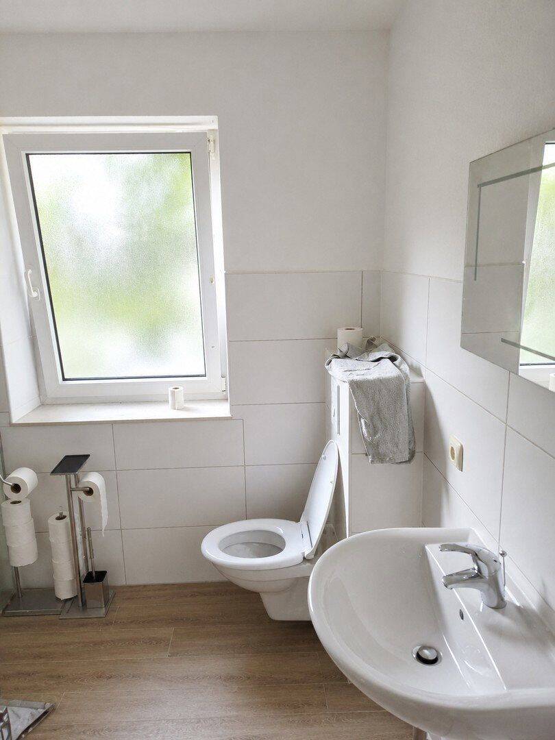 Schöne 4 Zimmer-Wohnung im EG mit großem Garten + Terassen, 32369 Rahden