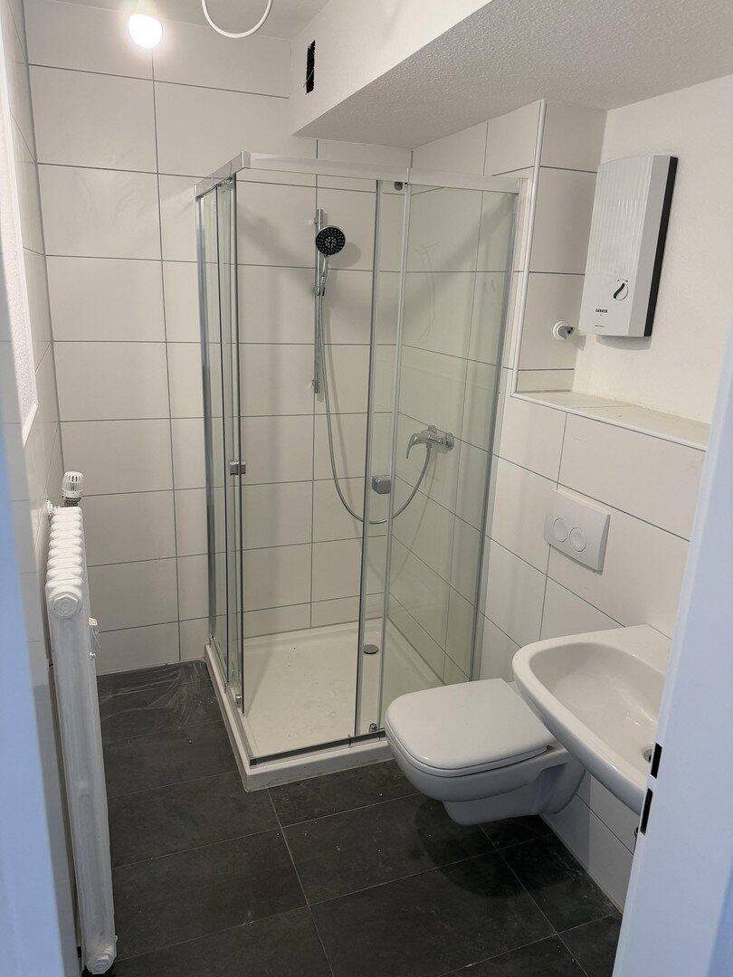 2-Zimmer EG-Wohnung mit Balkon kernsaniert 63qm, 40721 Hilden (Unterbach)
