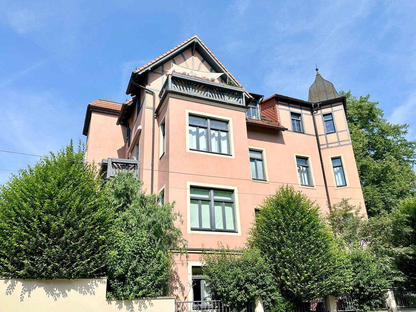 * Helle und sehr schöne 2-Zimmer-Wohnung in denkmalgeschützter Villa *, 1324 Dresden (Bühlau/Weißer Hirsch Dresdener Heide Loschwitz/Wachwitz)