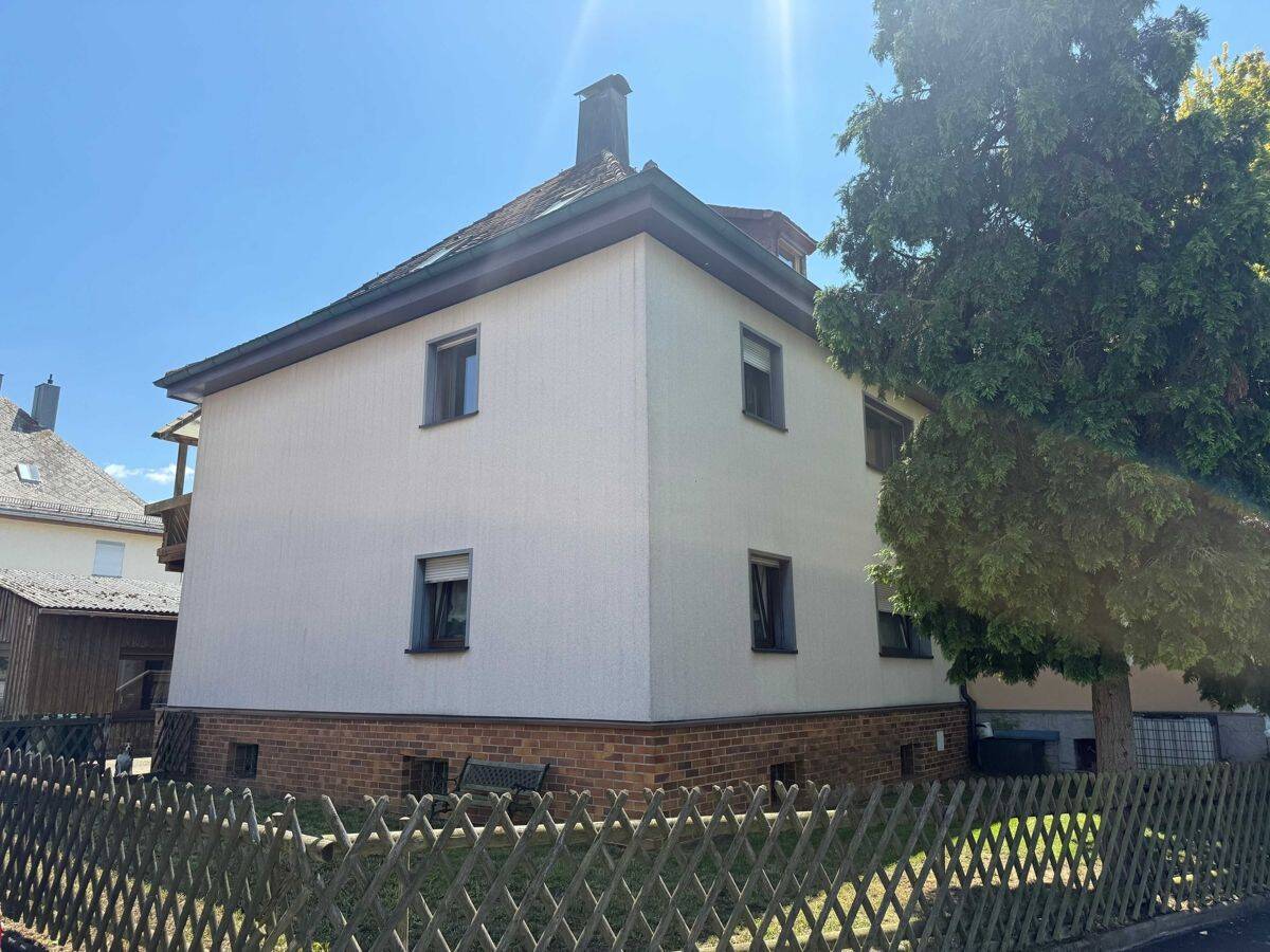Zweifamilienhaus mit viel Platz und Entwicklungspotenzial in Mitterteich!, 95666 Mitterteich