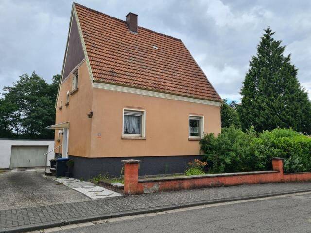 Gepflegtes freistehendes Einfamilienhaus mit großem Grundstück und 3 Garagen, 66450 Bexbach